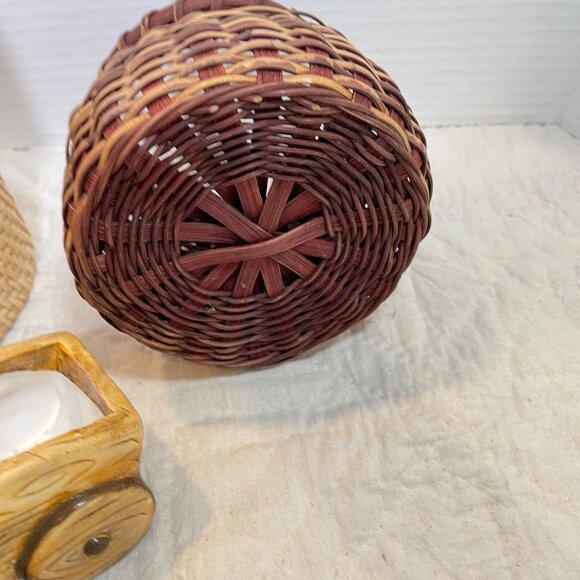 Set Of 2 Rustic Woven Baskets & Scarecrow Planter Figurine with Wagon - Handcraf - Picture 5 of 16